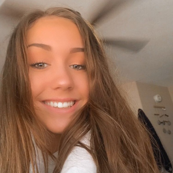 Meet your Posher, Danielle - Picture 1 of 1